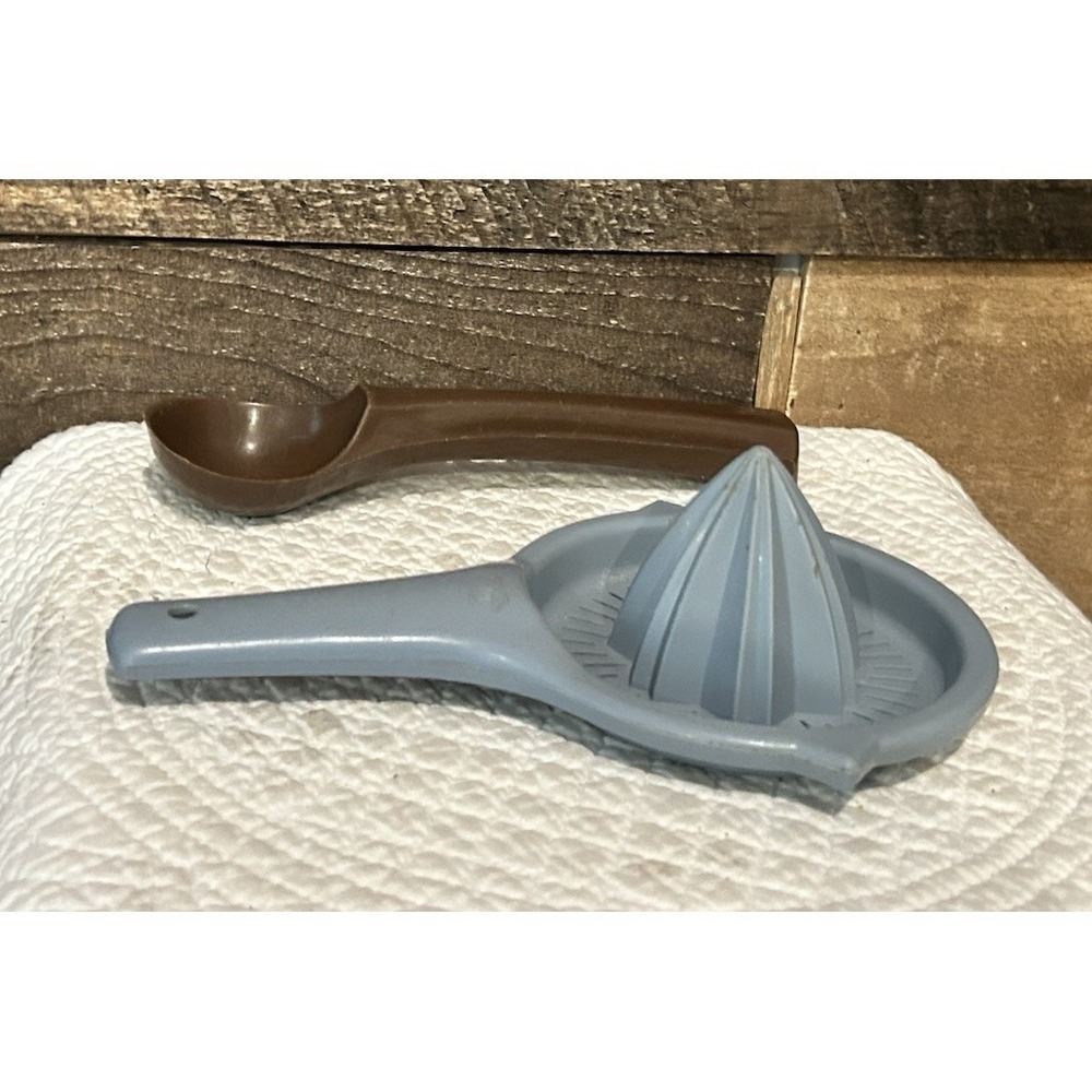 Vintage Foley Plastic Citrus Juicer Reamer Blue & Brown Ice Cream‎ Scoop